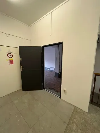 Pronájem výrobních prostor, Praha - Horní Počernice, Komárovská, 210 m2