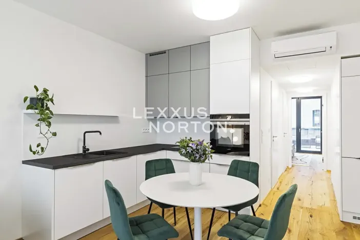 Pronájem bytu 2+kk, Praha - Karlín, Sokolovská, 52 m2