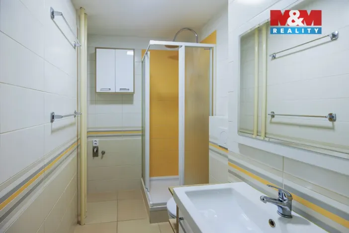 Pronájem bytu 1+1, Plzeň - Doubravka, Železničářská, 41 m2