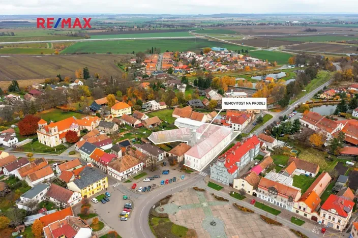 Prodej výrobních prostor, Dašice, náměstí T. G. Masaryka, 2490 m2