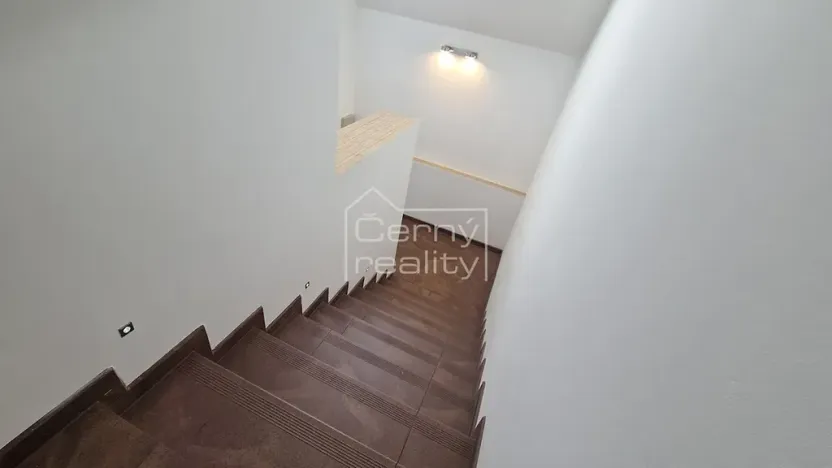 Pronájem bytu 4+kk, Pardubice, V Ráji, 350 m2