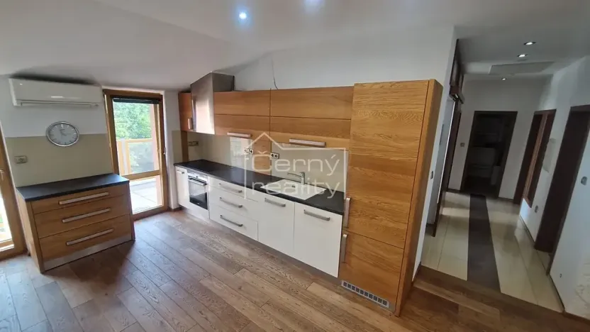 Pronájem bytu 4+kk, Pardubice, V Ráji, 350 m2