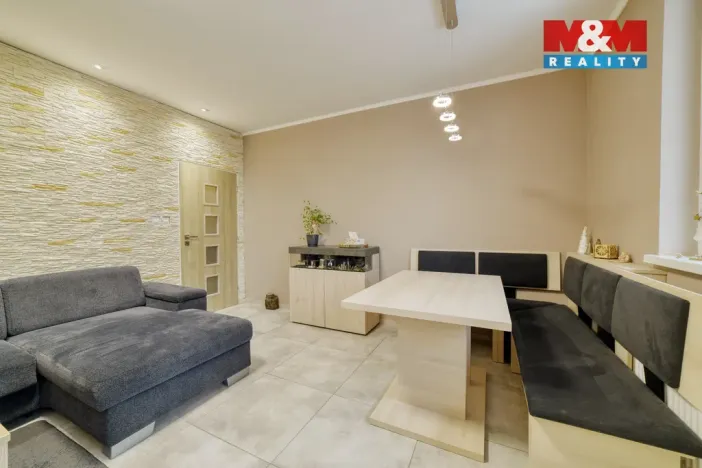 Prodej bytu 3+1, Valy, Pod Lesem, 64 m2