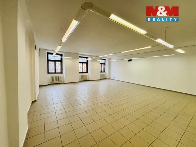Pronájem obchodního prostoru, Jihlava, Masarykovo náměstí, 360 m2