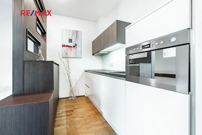 Pronájem bytu 1+kk, Praha - Žižkov, Olšanská, 37 m2