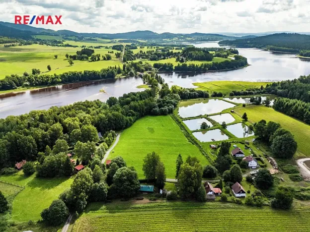 Prodej komerčního pozemku, Nová Pec, 9752 m2