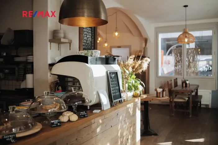 Pronájem obchodního prostoru, Praha - Žižkov, Husitská, 120 m2