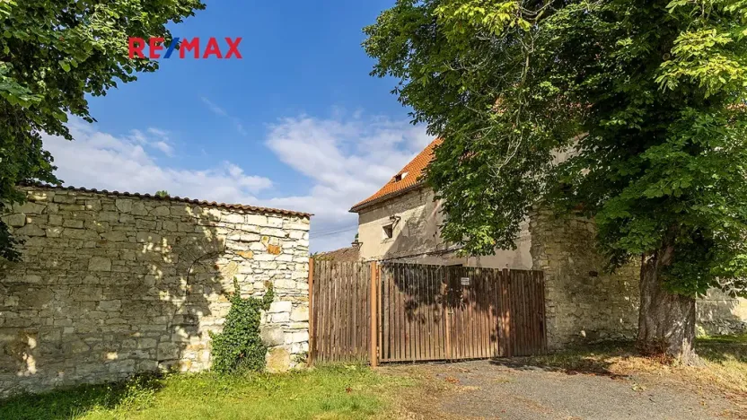 Prodej zemědělského objektu, Počedělice, 2500 m2