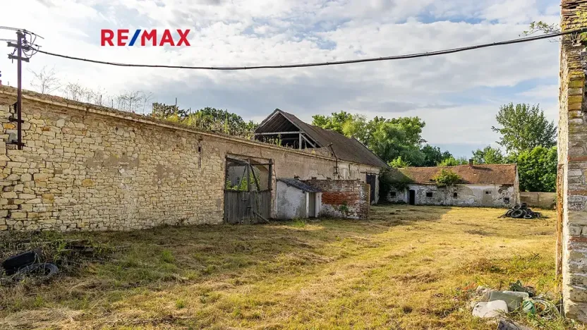 Prodej zemědělského objektu, Počedělice, 2500 m2