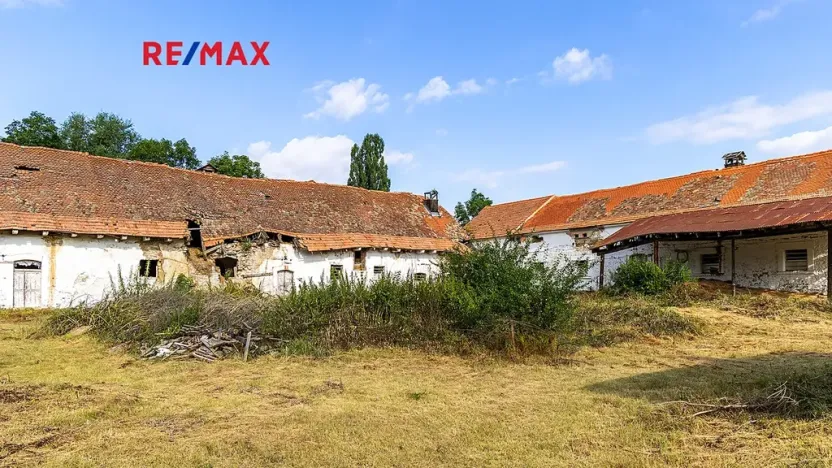 Prodej zemědělského objektu, Počedělice, 2500 m2
