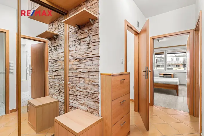 Pronájem bytu 2+kk, Praha - Vysočany, Podkovářská, 54 m2