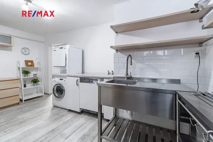 Prodej bytu 2+1, Praha - Karlín, Pernerova, 60 m2