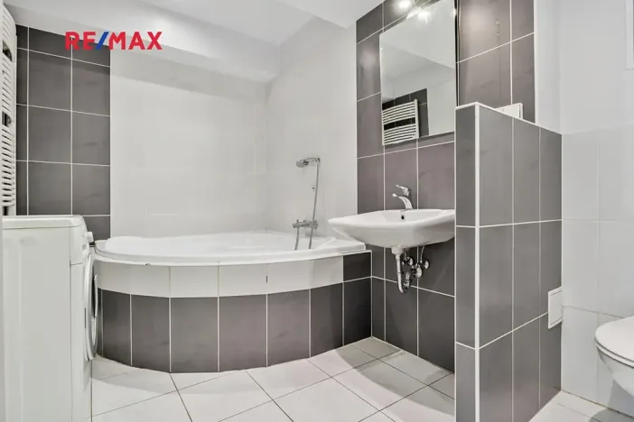 Prodej bytu 2+kk, Praha - Podolí, Podolská, 44 m2