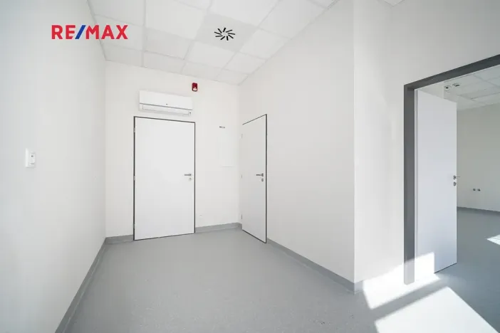 Pronájem ordinace, Milovice, Spojovací, 41 m2