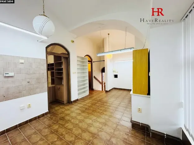 Pronájem obchodního prostoru, Benešov, Masarykovo náměstí, 60 m2