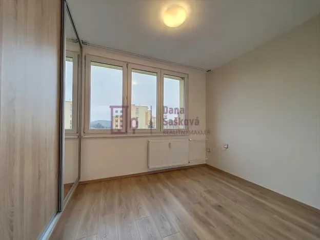 Pronájem bytu 2+1, Jindřichův Hradec, sídliště Vajgar, 35 m2