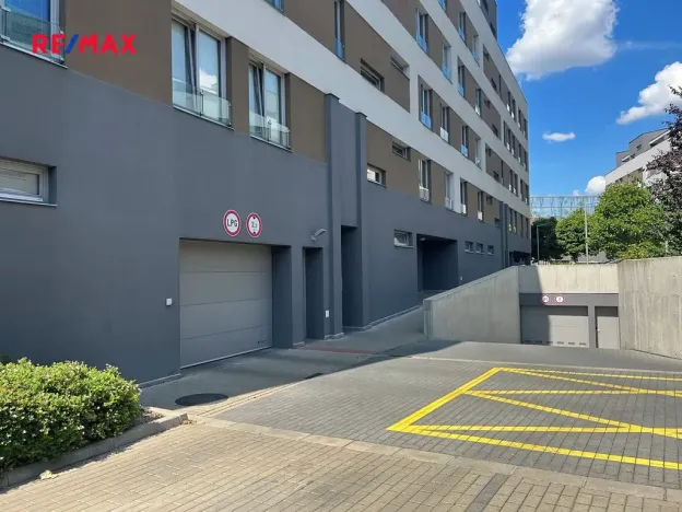 Pronájem garážového stání, Kolín, Václavská, 18 m2