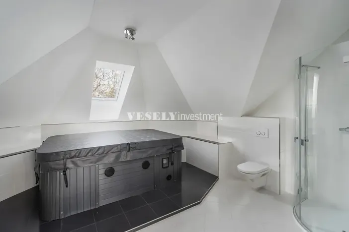 Prodej vily, Praha - Klánovice, 700 m2