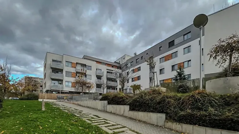 Pronájem bytu 2+kk, Praha - Hloubětín, Krylovecká, 55 m2