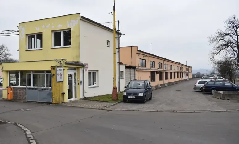 Pronájem kanceláře, Chlumec, U Dálnice, 42 m2