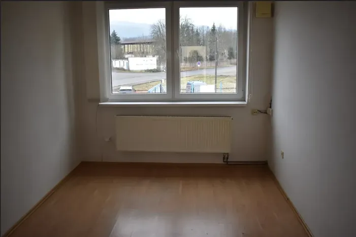 Pronájem kanceláře, Chlumec, U Dálnice, 42 m2