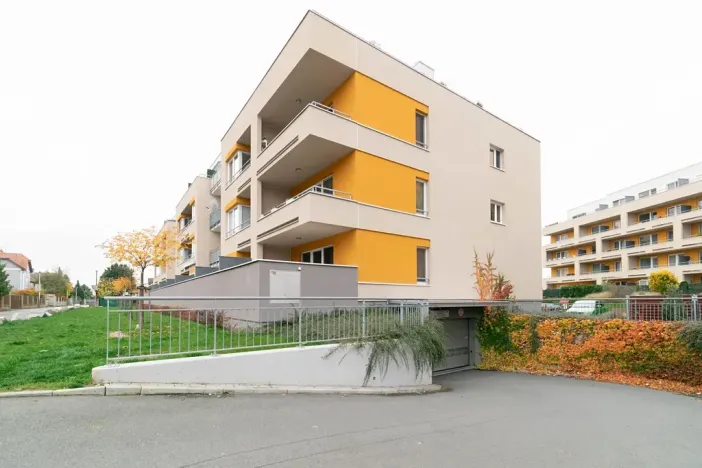 Pronájem garážového stání, Praha - Uhříněves, Losenická, 12 m2