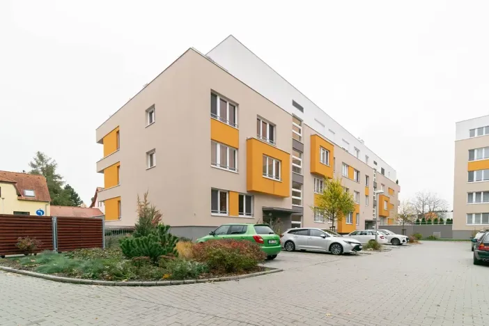 Pronájem garážového stání, Praha - Uhříněves, Losenická, 12 m2