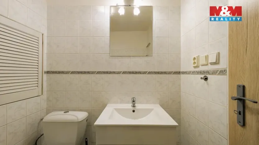 Pronájem bytu 1+kk, Praha - Troja, Svídnická, 28 m2