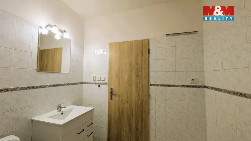 Pronájem bytu 1+kk, Praha - Troja, Svídnická, 28 m2