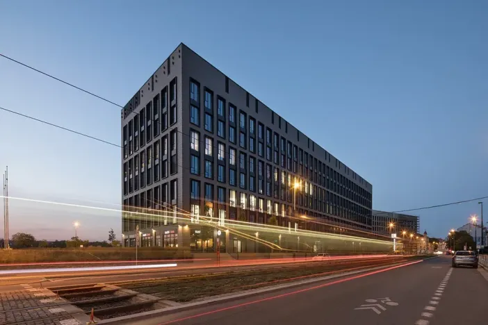 Pronájem kanceláře, Praha - Karlín, Sokolovská, 800 m2