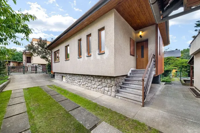 Prodej pozemku pro bydlení, Praha - Zbraslav, Nebeského, 740 m2