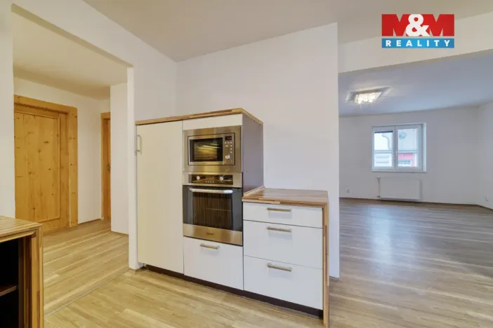 Prodej bytu 4+1, Cheb, Májová, 110 m2