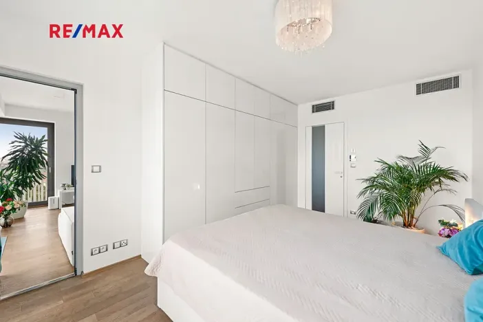 Pronájem bytu 2+kk, Praha - Žižkov, Olšanská, 71 m2