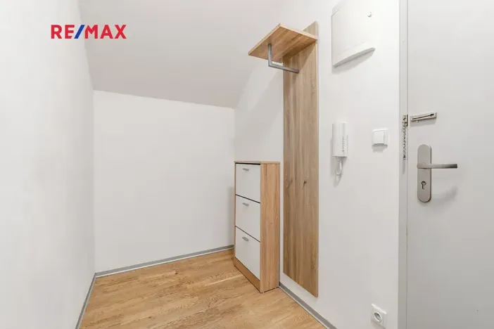 Pronájem bytu 1+kk, Praha - Dejvice, Velvarská, 44 m2