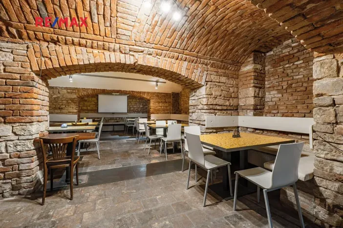Pronájem restaurace, Praha - Nusle, Sekaninova, 254 m2