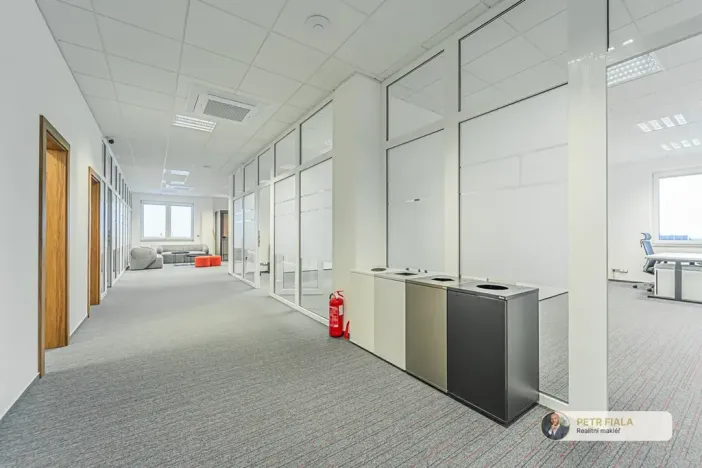 Pronájem kanceláře, Praha, Dopraváků, 258 m2