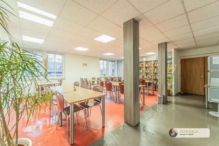 Pronájem kanceláře, Praha, Dopraváků, 240 m2