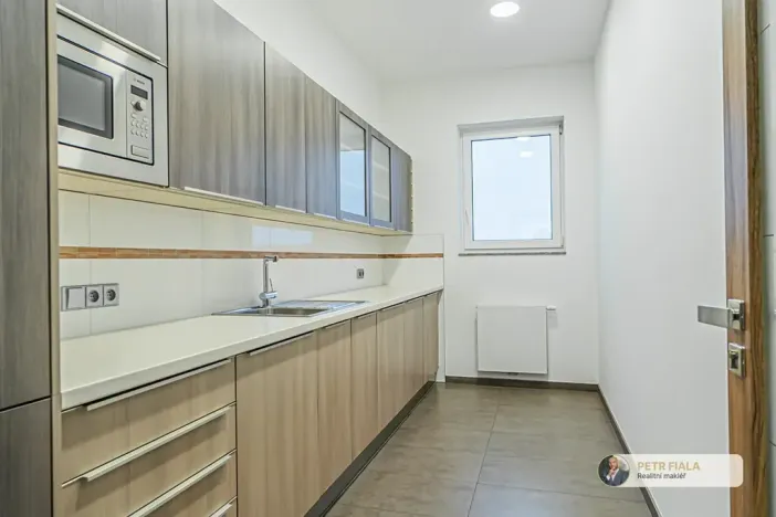 Pronájem kanceláře, Praha, Dopraváků, 240 m2