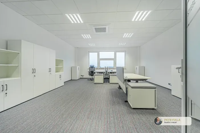 Pronájem kanceláře, Praha, Dopraváků, 240 m2