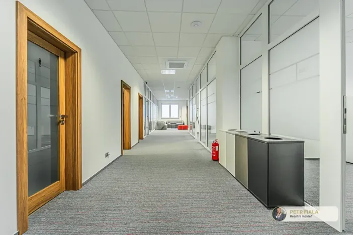 Pronájem kanceláře, Praha, Dopraváků, 240 m2