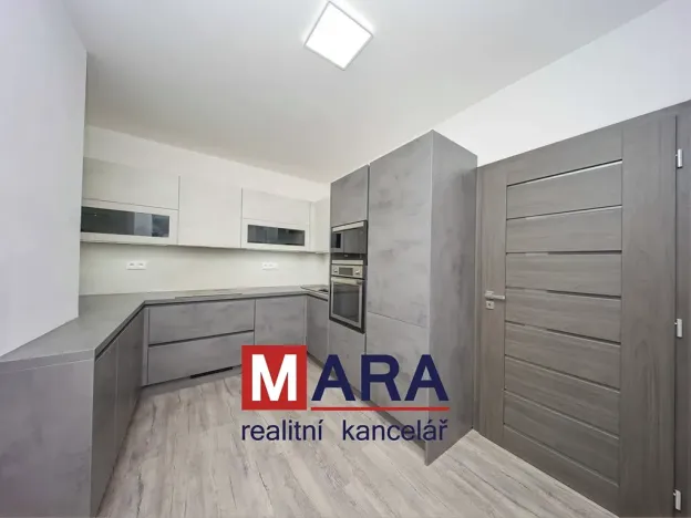 Prodej bytu 3+1, Olomouc, Selské nám., 88 m2