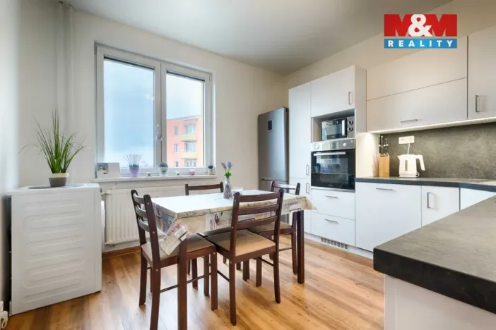 Prodej bytu 3+1, Jindřichův Hradec - Jindřichův Hradec V, Kosmonautů, 64 m2