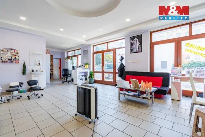 Prodej obchodního prostoru, České Velenice, třída Čsl. legií, 80 m2