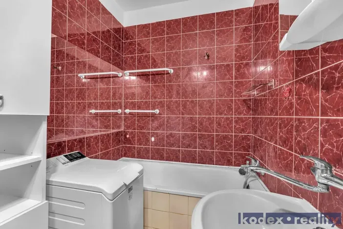 Prodej bytu 2+1, Lázně Bohdaneč, Na Lužci, 62 m2