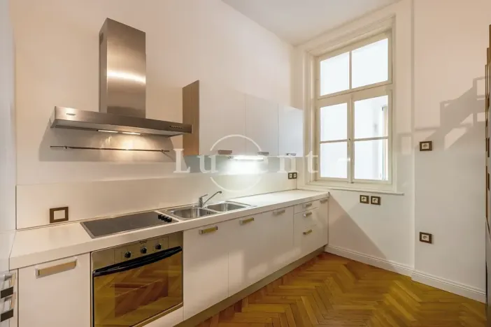 Pronájem kanceláře, Praha - Josefov, Pařížská, 138 m2