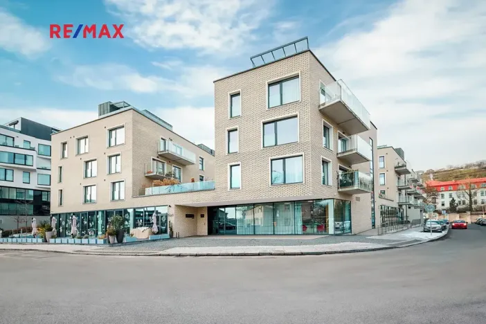 Pronájem bytu 1+kk, Praha - Smíchov, Kobrova, 43 m2