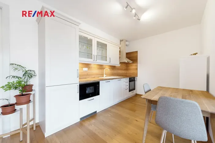 Pronájem bytu 1+kk, Praha - Smíchov, Kobrova, 43 m2