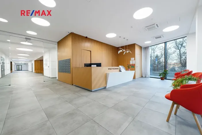 Pronájem bytu 1+kk, Praha - Smíchov, Kobrova, 43 m2