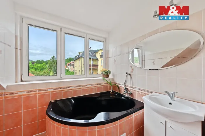 Pronájem bytu 2+1, Děčín - Děčín II-Nové Město, Lužická, 71 m2