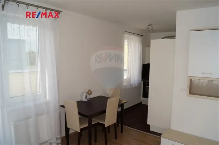 Pronájem bytu 1+kk, Praha - Vinoř, Českodubská, 36 m2